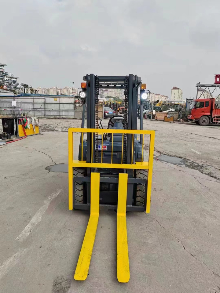 KOMATSU 3-ton - Dieselový vysokozdvižný vozík: obrázek 3 KOMATSU 3-ton - Dieselový vysokozdvižný vozík: obrázek 3