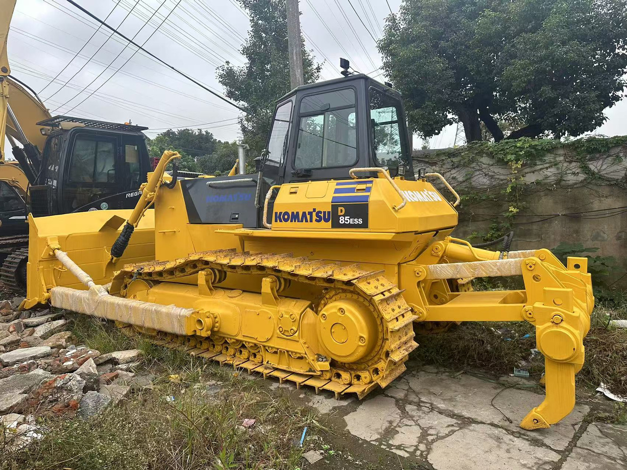 KOMATSU D85ESS - Buldozer: obrázek 4 KOMATSU D85ESS - Buldozer: obrázek 4