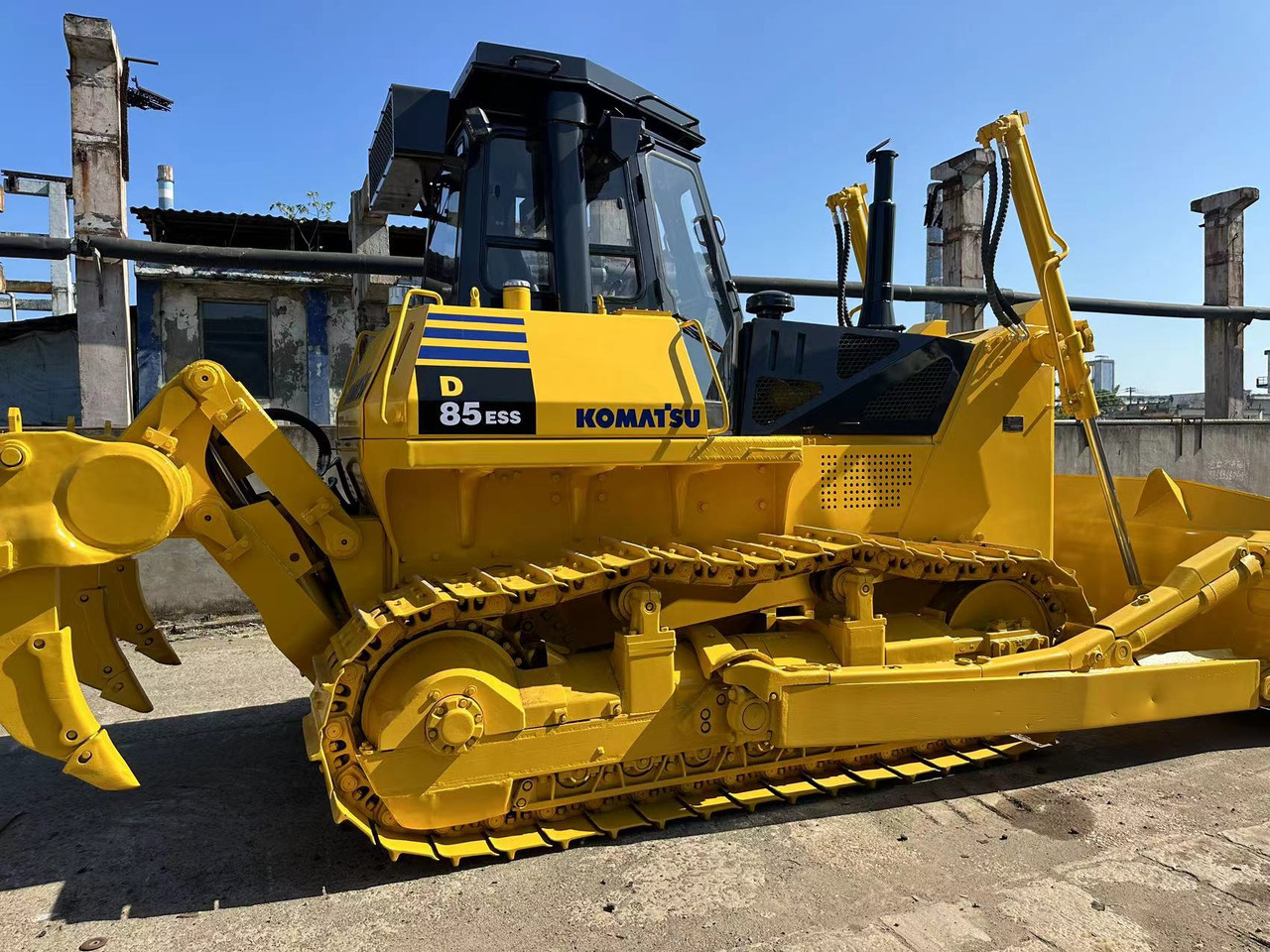 KOMATSU D85ESS - Buldozer: obrázek 2 KOMATSU D85ESS - Buldozer: obrázek 2