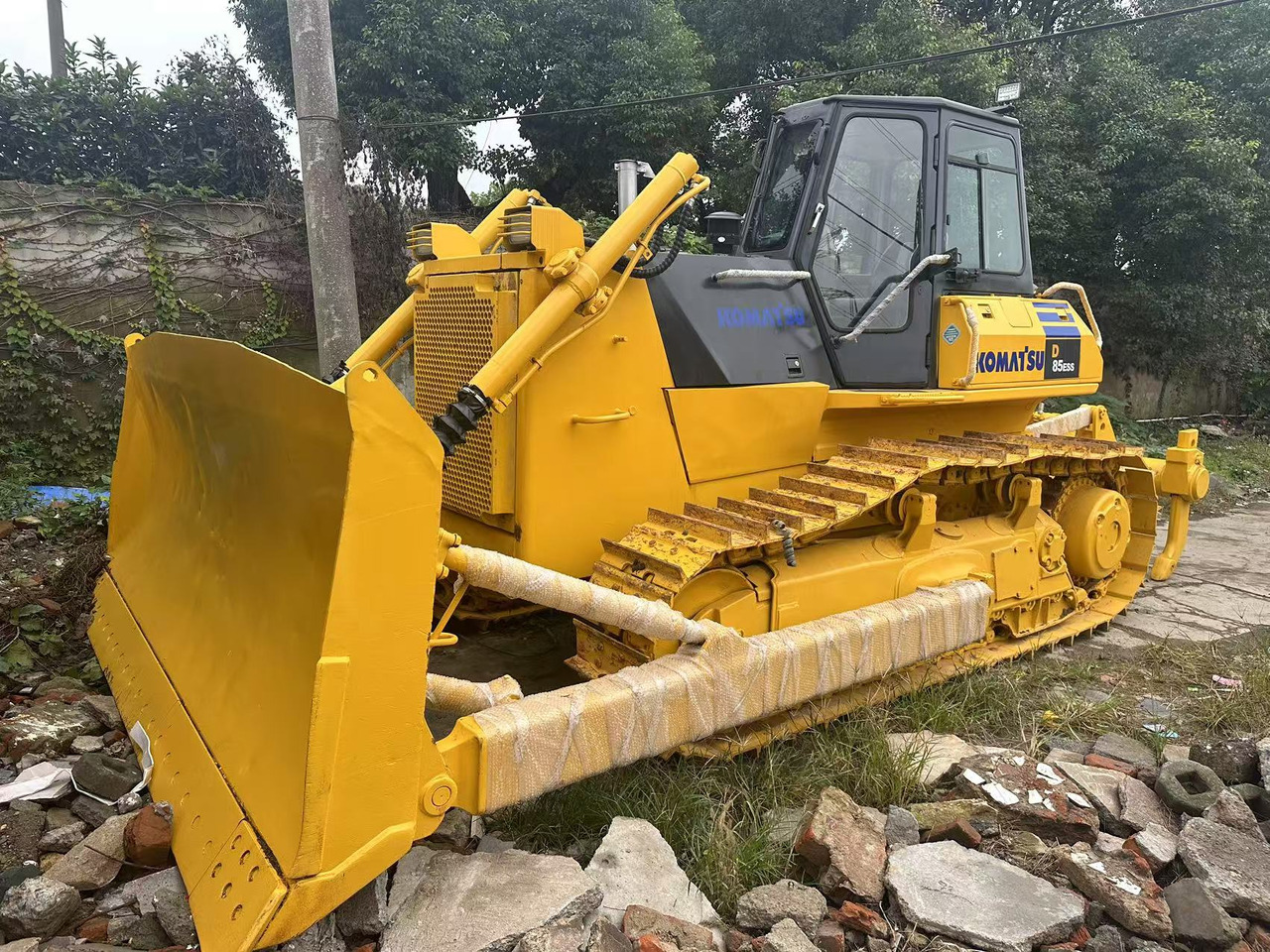 KOMATSU D85ESS - Buldozer: obrázek 2 KOMATSU D85ESS - Buldozer: obrázek 2