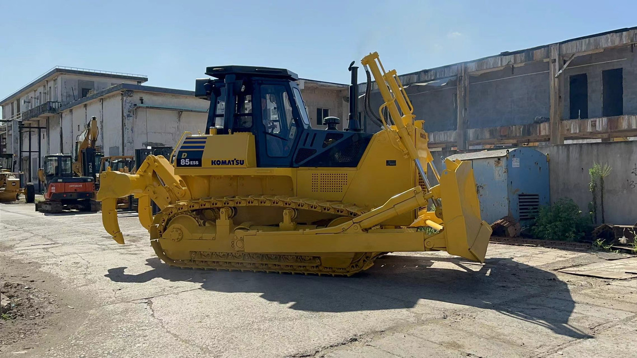 KOMATSU D85ESS - Buldozer: obrázek 1 KOMATSU D85ESS - Buldozer: obrázek 1
