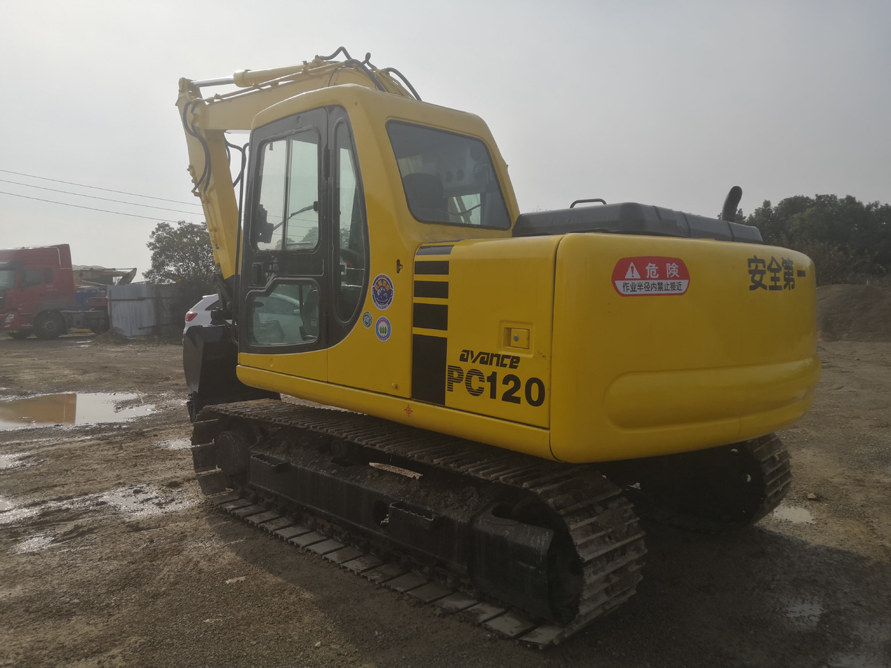 KOMATSU PC120-6 - Pásové rýpadlo: obrázek 3 KOMATSU PC120-6 - Pásové rýpadlo: obrázek 3
