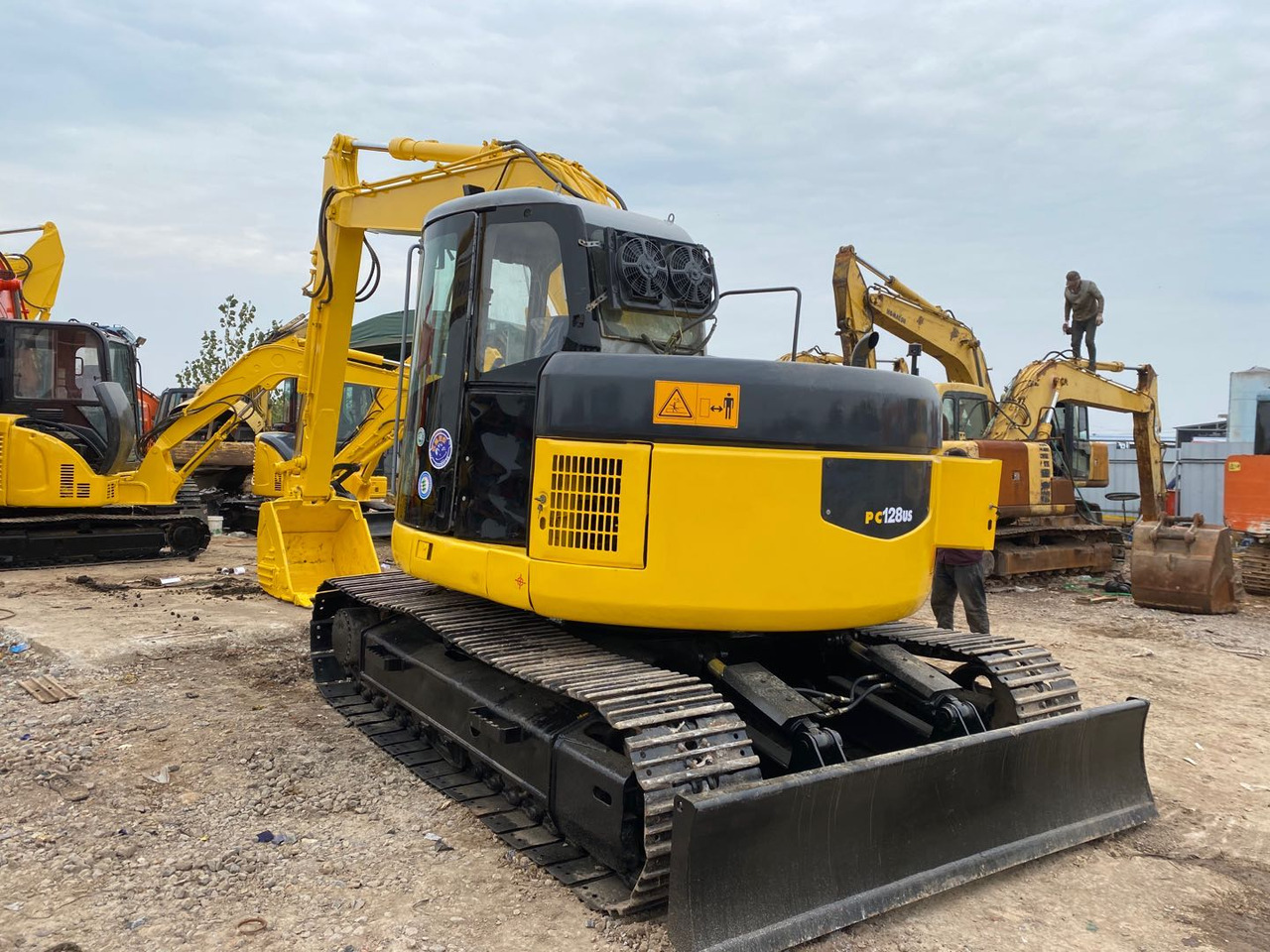 KOMATSU PC128US - Pásové rýpadlo: obrázek 2 KOMATSU PC128US - Pásové rýpadlo: obrázek 2