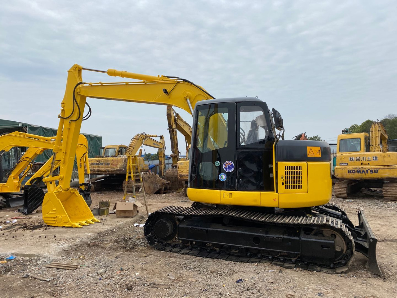 KOMATSU PC128US - Pásové rýpadlo: obrázek 1 KOMATSU PC128US - Pásové rýpadlo: obrázek 1