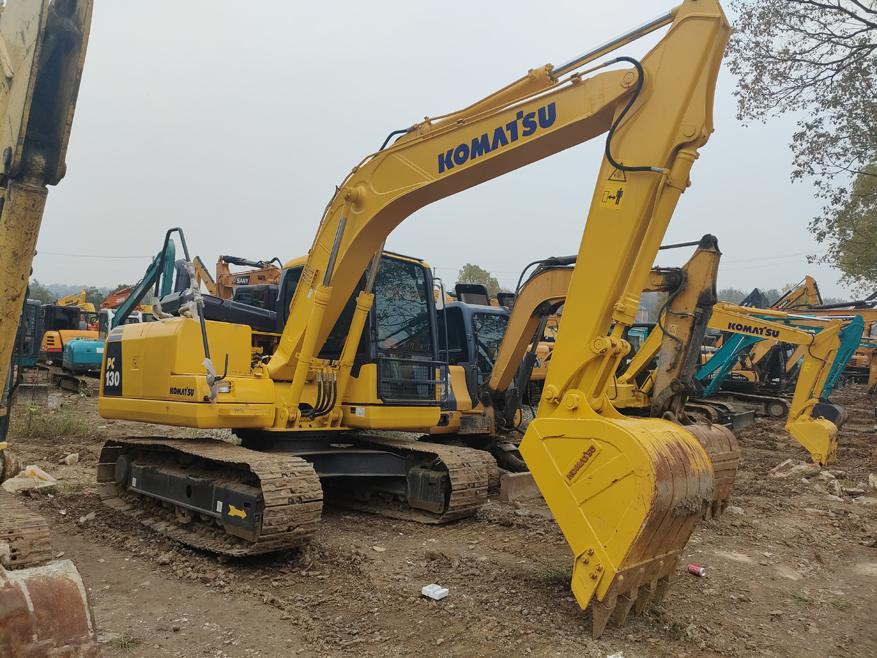 KOMATSU PC130-7 - Kolesové rýpadlo: obrázek 1 KOMATSU PC130-7 - Kolesové rýpadlo: obrázek 1