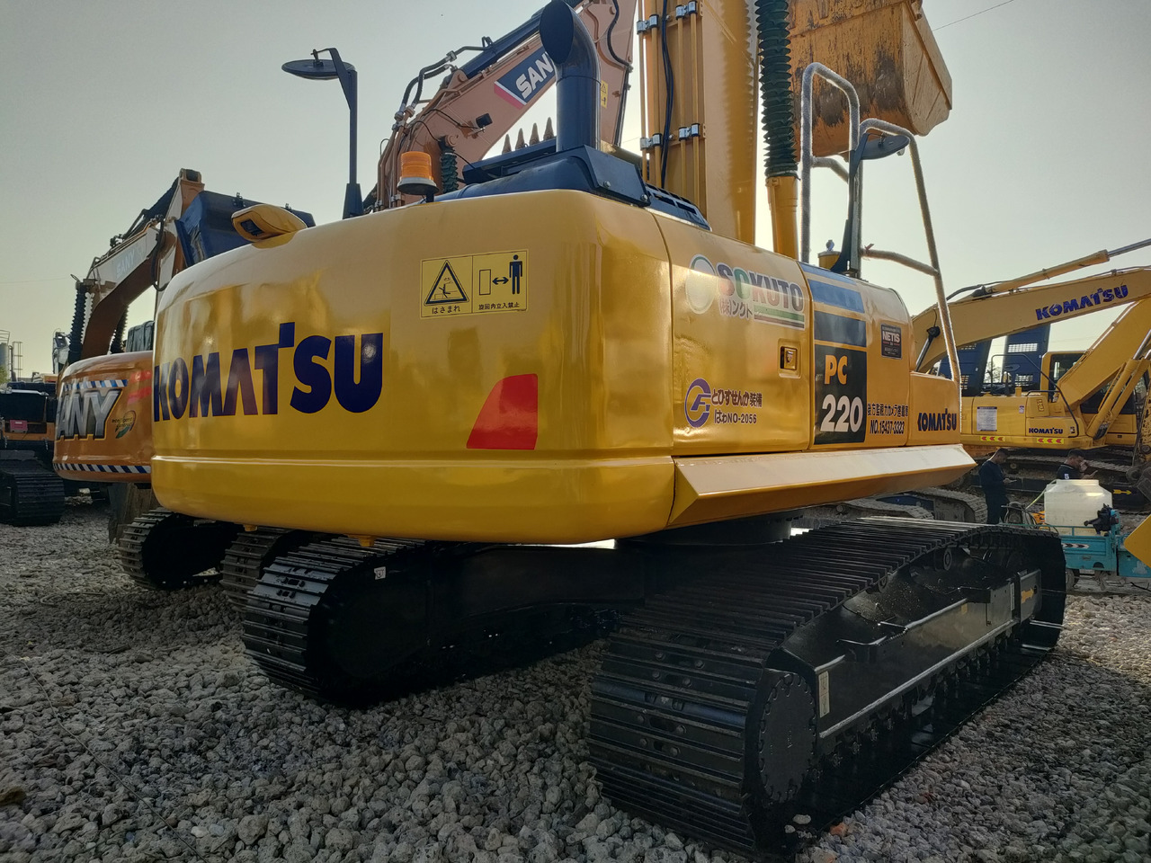 KOMATSU PC220-8 - Pásové rýpadlo: obrázek 2 KOMATSU PC220-8 - Pásové rýpadlo: obrázek 2