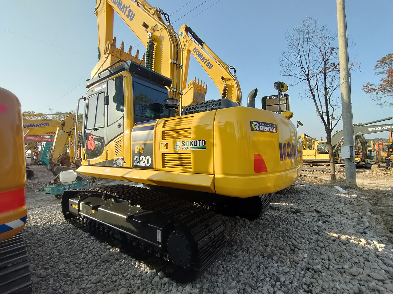 KOMATSU PC220-8 - Pásové rýpadlo: obrázek 4 KOMATSU PC220-8 - Pásové rýpadlo: obrázek 4