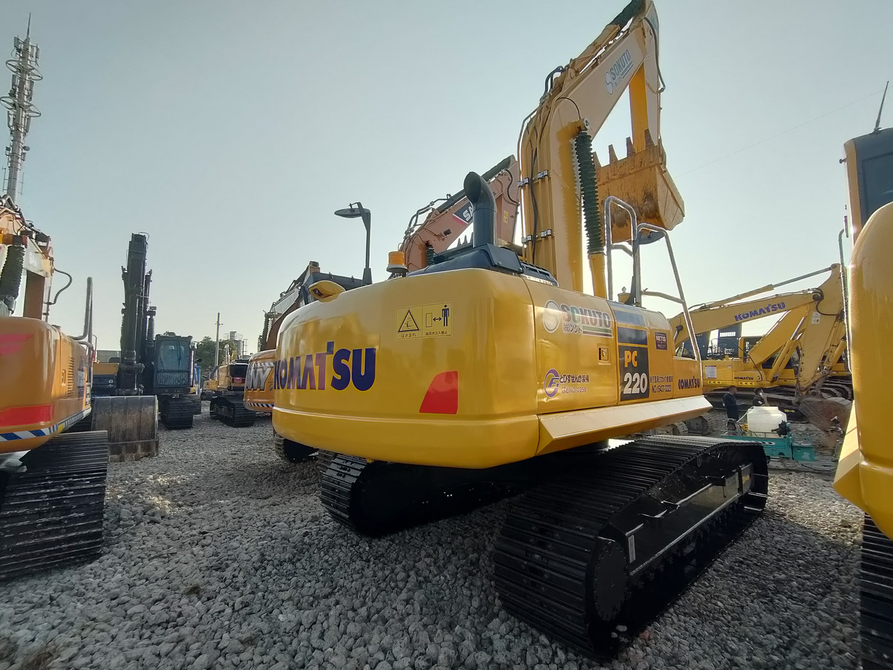 KOMATSU PC220-8 - Pásové rýpadlo: obrázek 3 KOMATSU PC220-8 - Pásové rýpadlo: obrázek 3