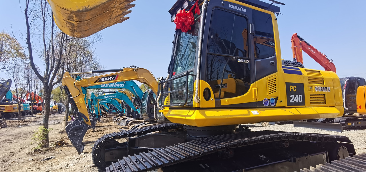 KOMATSU PC240-8 - Pásové rýpadlo: obrázek 2 KOMATSU PC240-8 - Pásové rýpadlo: obrázek 2