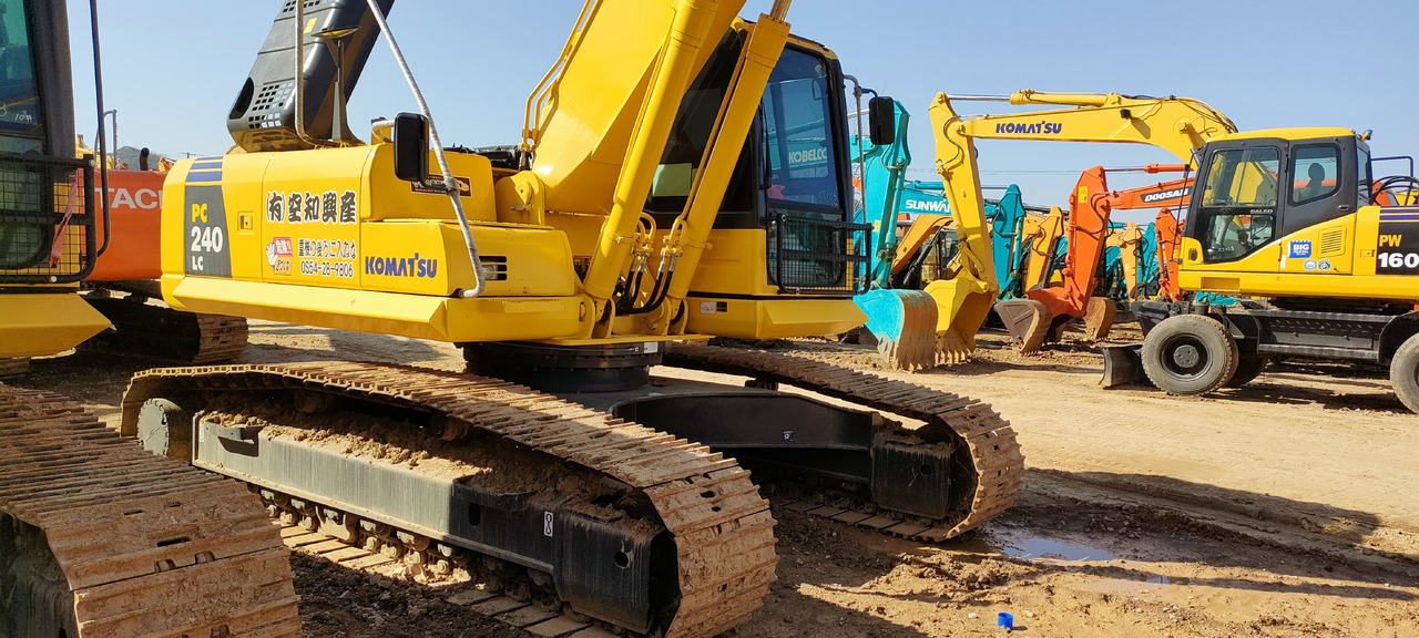 KOMATSU PC240-8 - Pásové rýpadlo: obrázek 4 KOMATSU PC240-8 - Pásové rýpadlo: obrázek 4