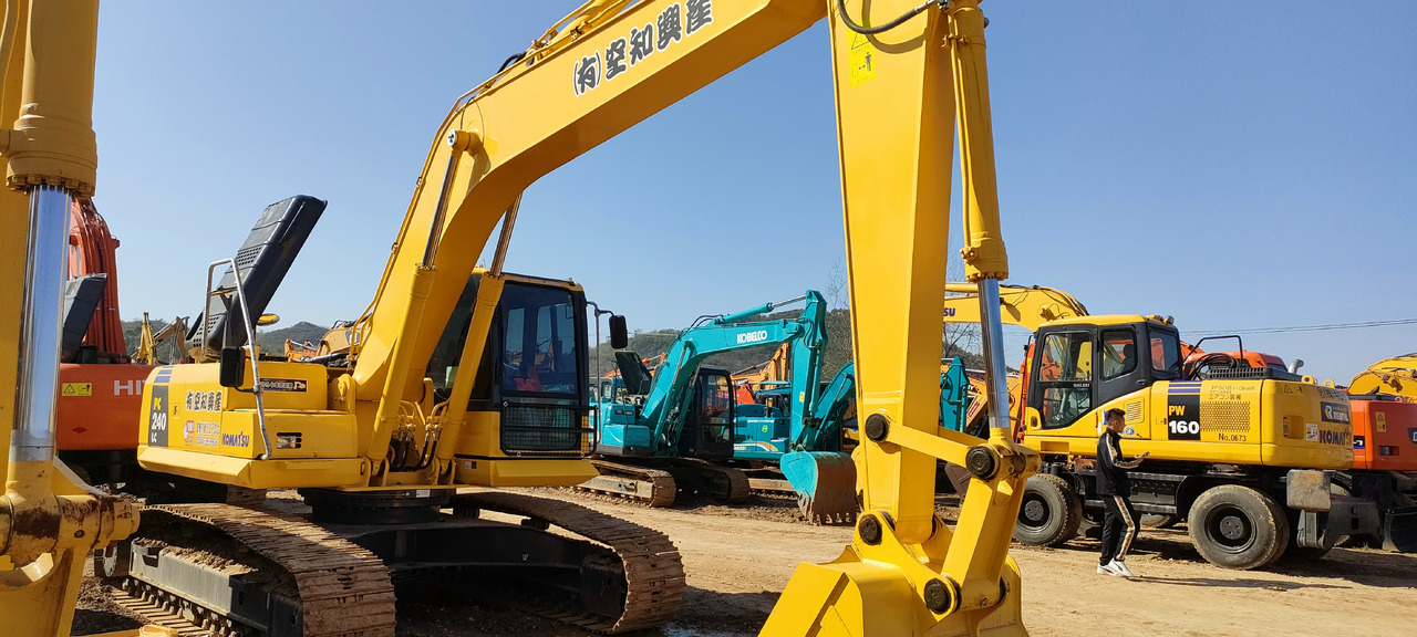 KOMATSU PC240-8 - Pásové rýpadlo: obrázek 3 KOMATSU PC240-8 - Pásové rýpadlo: obrázek 3