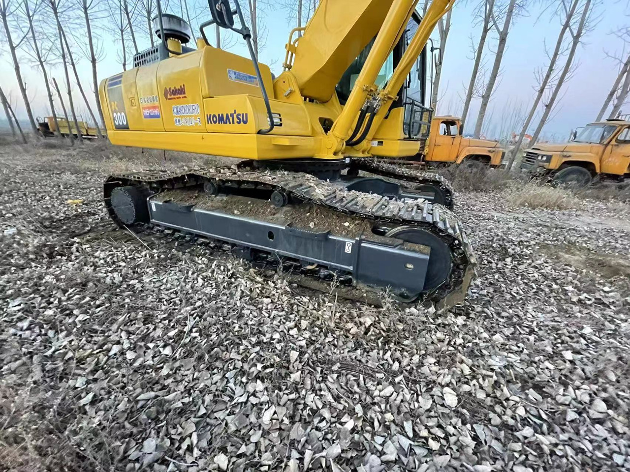 KOMATSU PC300-7 - Pásové rýpadlo: obrázek 2 KOMATSU PC300-7 - Pásové rýpadlo: obrázek 2