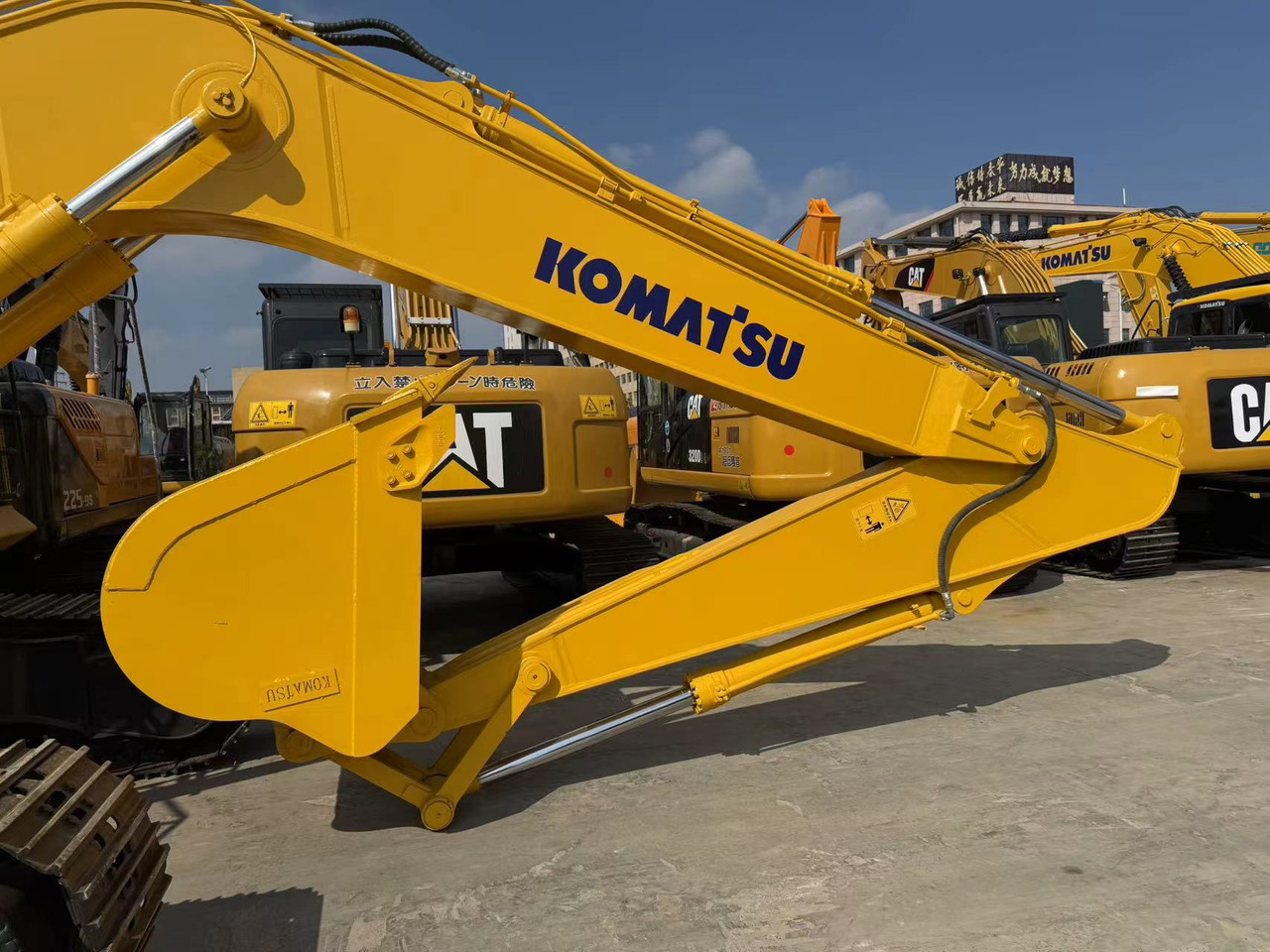 KOMATSU PC300-8 - Pásové rýpadlo: obrázek 4 KOMATSU PC300-8 - Pásové rýpadlo: obrázek 4