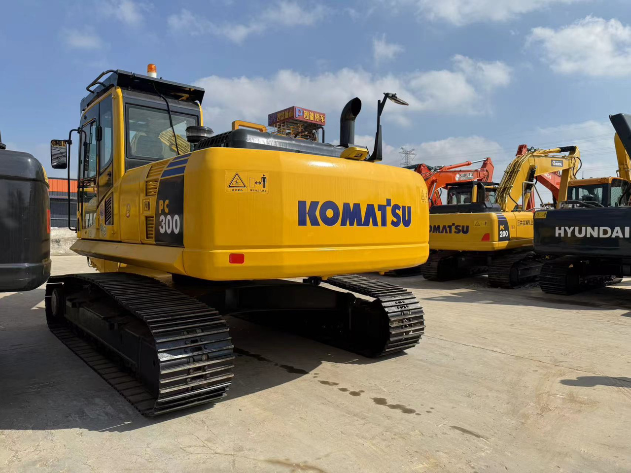 KOMATSU PC300-8 - Pásové rýpadlo: obrázek 2 KOMATSU PC300-8 - Pásové rýpadlo: obrázek 2