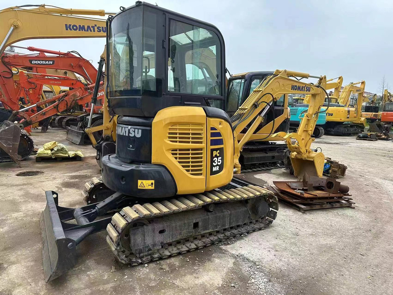 KOMATSU PC35 - Pásové rýpadlo: obrázek 3 KOMATSU PC35 - Pásové rýpadlo: obrázek 3