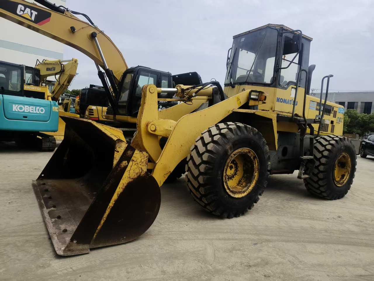 KOMATSU WA320-3 - Kolový nakladač: obrázek 3 KOMATSU WA320-3 - Kolový nakladač: obrázek 3