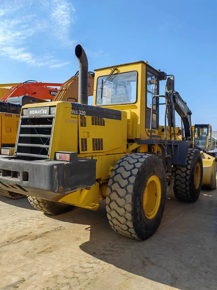 KOMATSU WA320-3 - Kolový nakladač: obrázek 3 KOMATSU WA320-3 - Kolový nakladač: obrázek 3