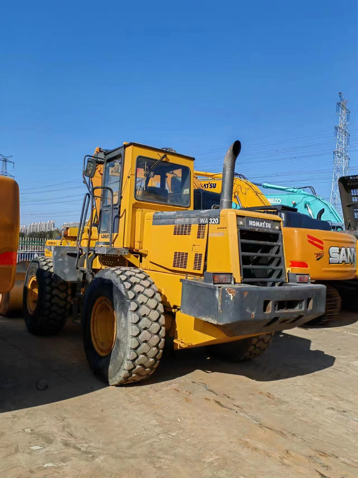 KOMATSU WA320-3 - Kolový nakladač: obrázek 1 KOMATSU WA320-3 - Kolový nakladač: obrázek 1