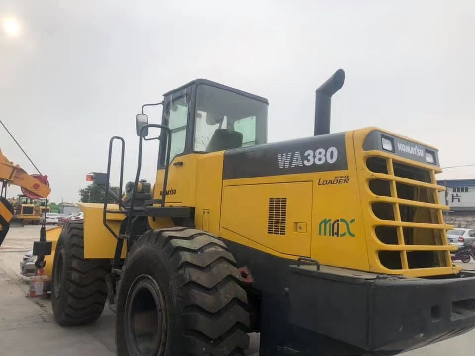 KOMATSU WA380-3 - Kolový nakladač: obrázek 2 KOMATSU WA380-3 - Kolový nakladač: obrázek 2