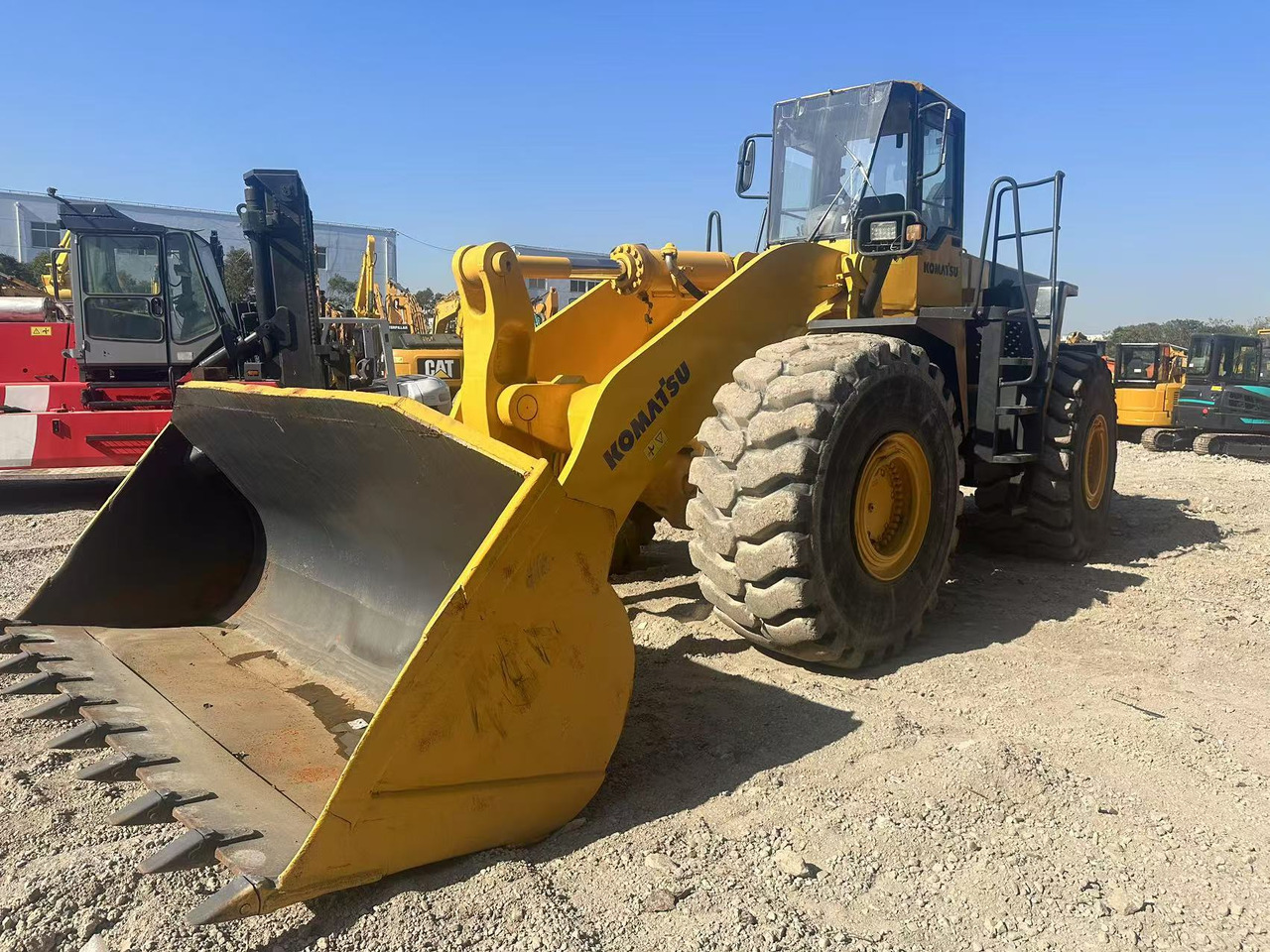 KOMATSU WA500-3 - Kolový nakladač: obrázek 4 KOMATSU WA500-3 - Kolový nakladač: obrázek 4