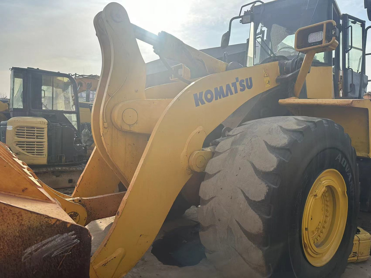 KOMATSU WA500-3 - Kolový nakladač: obrázek 2 KOMATSU WA500-3 - Kolový nakladač: obrázek 2
