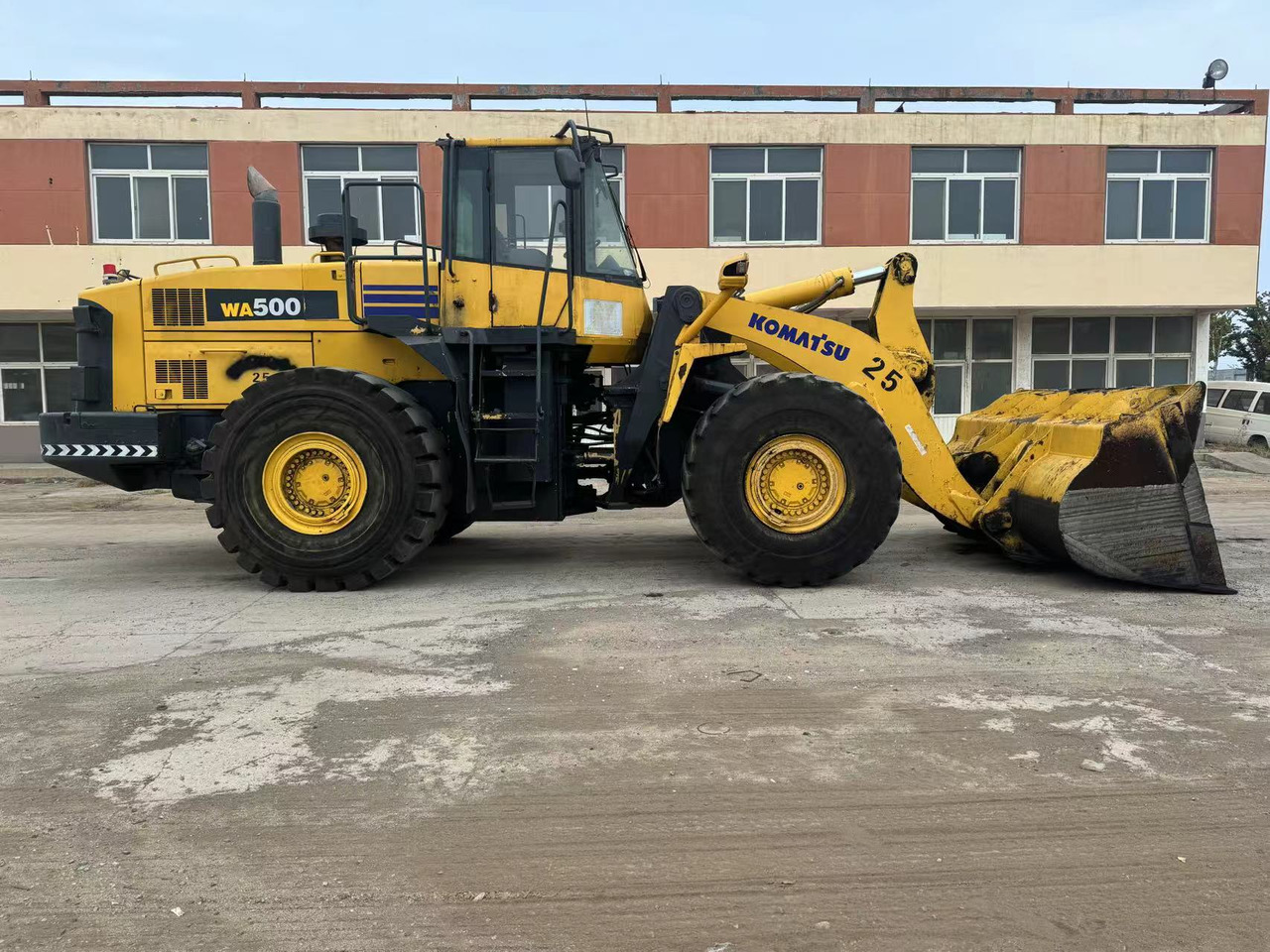KOMATSU WA500-6 - Kolový nakladač: obrázek 1 KOMATSU WA500-6 - Kolový nakladač: obrázek 1