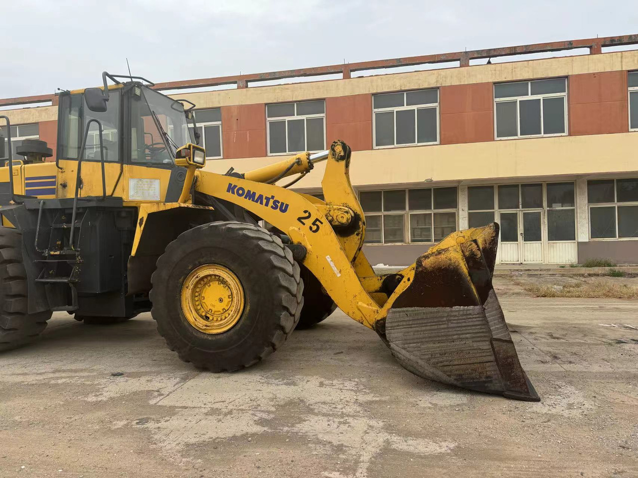 KOMATSU WA500-6 - Kolový nakladač: obrázek 3 KOMATSU WA500-6 - Kolový nakladač: obrázek 3