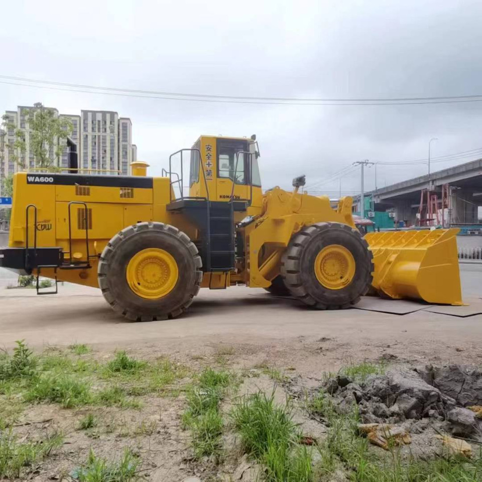 KOMATSU WA600-3 - Kolový nakladač: obrázek 4 KOMATSU WA600-3 - Kolový nakladač: obrázek 4