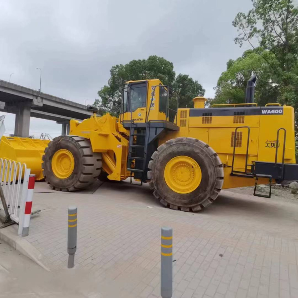 KOMATSU WA600-3 - Kolový nakladač: obrázek 1 KOMATSU WA600-3 - Kolový nakladač: obrázek 1
