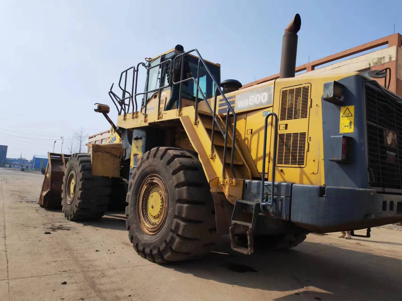 KOMATSU WA600-6 - Kolový nakladač: obrázek 2 KOMATSU WA600-6 - Kolový nakladač: obrázek 2