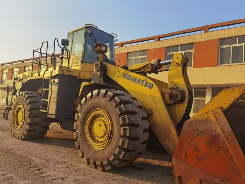 KOMATSU WA600-6 - Kolový nakladač: obrázek 1 KOMATSU WA600-6 - Kolový nakladač: obrázek 1
