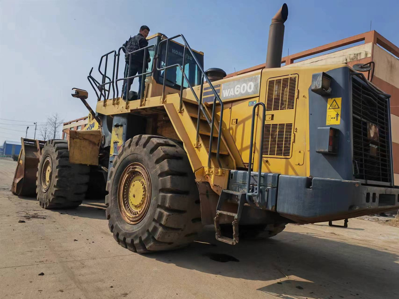 KOMATSU WA600-6 - Kolový nakladač: obrázek 4 KOMATSU WA600-6 - Kolový nakladač: obrázek 4