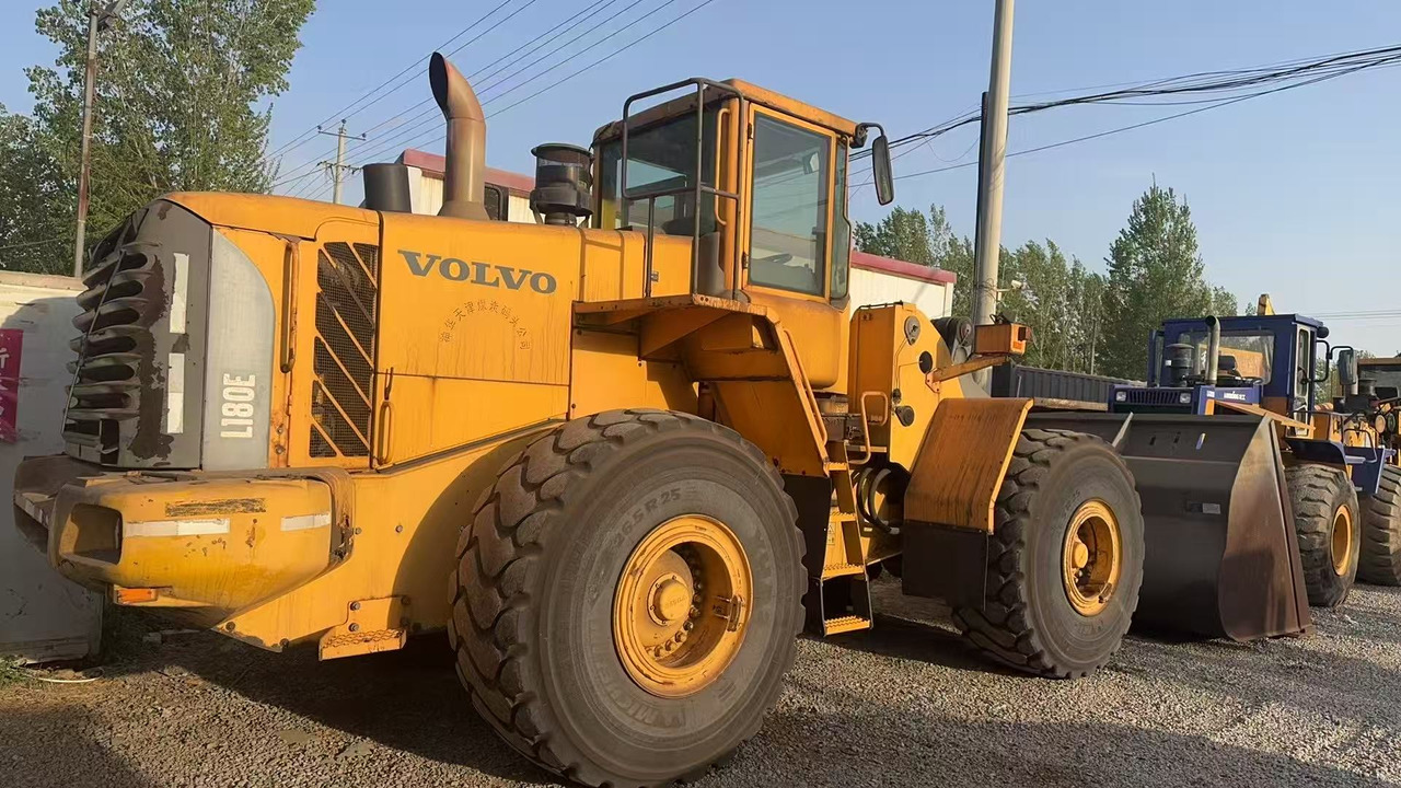 VOLVO L180E - Kolový nakladač: obrázek 1 VOLVO L180E - Kolový nakladač: obrázek 1