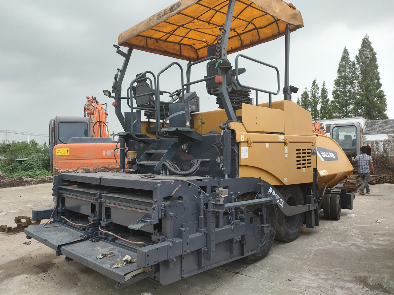 XCMG RP602L - Finišér: obrázek 4 XCMG RP602L - Finišér: obrázek 4