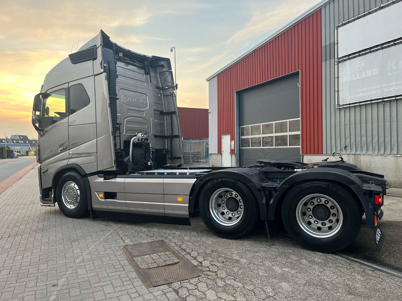 Volvo FH 16.650 FH16 6x4 - Tahač: obrázek 3 Volvo FH 16.650 FH16 6x4 - Tahač: obrázek 3