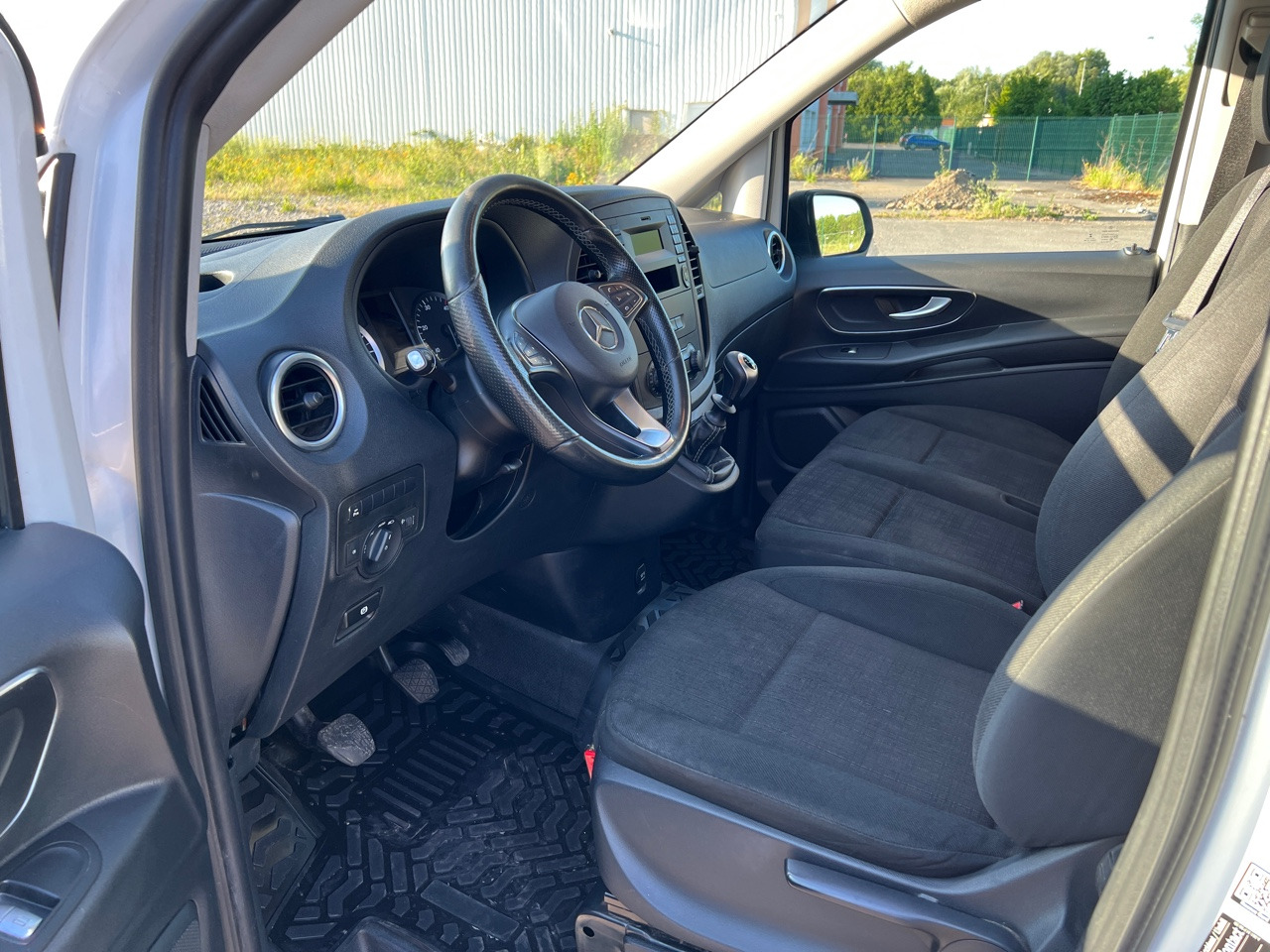 MERCEDES-BENZ VITO 109 Fourgon 1.6 BlueTEC Long Utilitaire - Furgon: obrázek 3 MERCEDES-BENZ VITO 109 Fourgon 1.6 BlueTEC Long Utilitaire - Furgon: obrázek 3