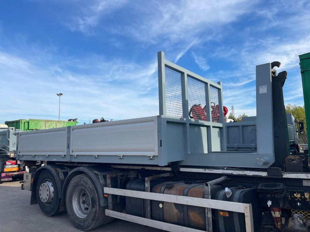 CONTAINER SCARRABILE NUOVO A PIANALE CON SPONDE - Hákový kontejner: obrázek 1 CONTAINER SCARRABILE NUOVO A PIANALE CON SPONDE - Hákový kontejner: obrázek 1