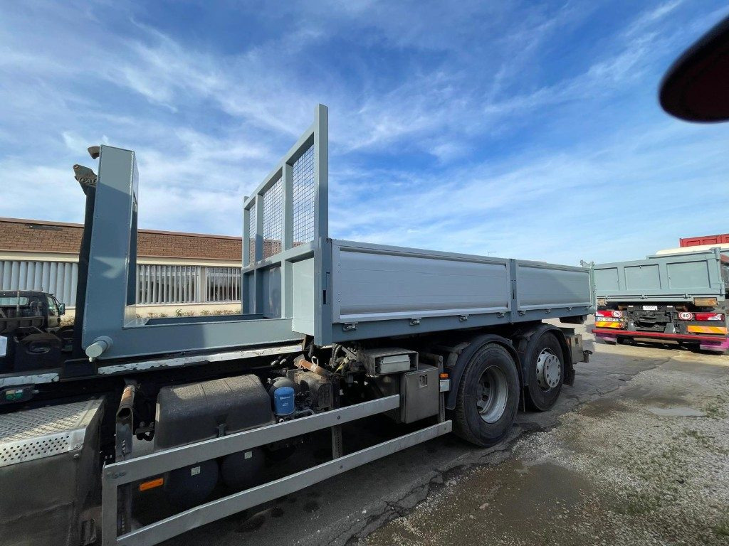 CONTAINER SCARRABILE NUOVO A PIANALE CON SPONDE - Hákový kontejner: obrázek 3 CONTAINER SCARRABILE NUOVO A PIANALE CON SPONDE - Hákový kontejner: obrázek 3