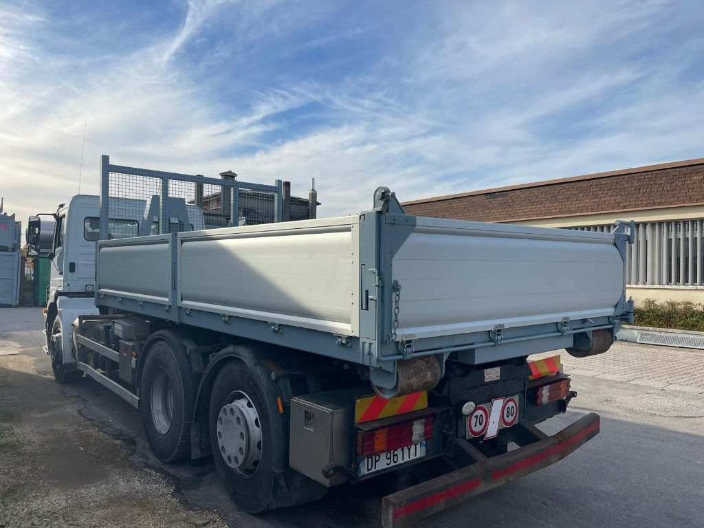 CONTAINER SCARRABILE NUOVO A PIANALE CON SPONDE - Hákový kontejner: obrázek 4 CONTAINER SCARRABILE NUOVO A PIANALE CON SPONDE - Hákový kontejner: obrázek 4
