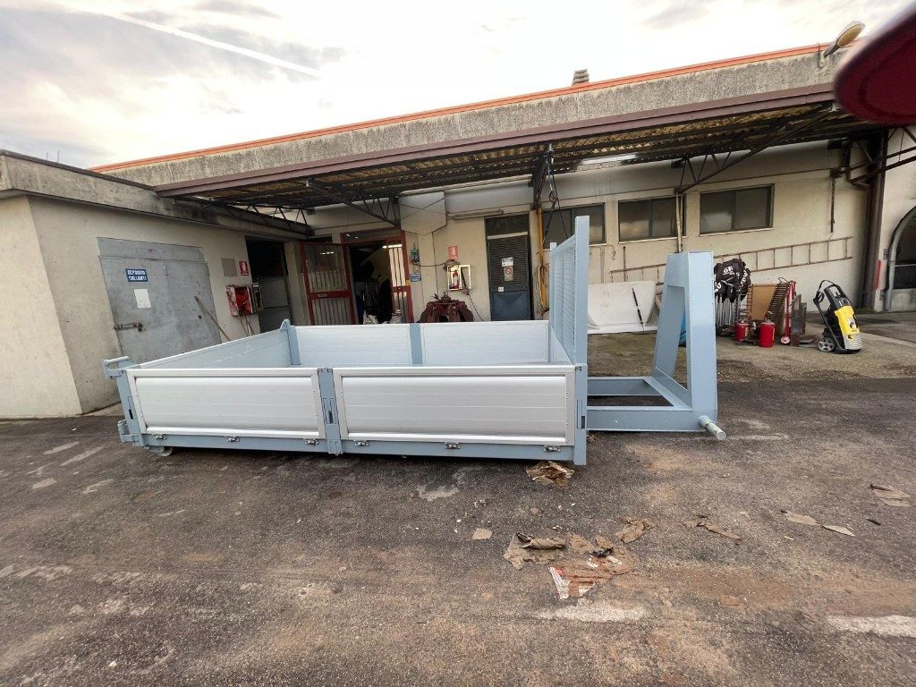 CONTAINER SCARRABILE NUOVO A PIANALE CON SPONDE - Hákový kontejner: obrázek 3 CONTAINER SCARRABILE NUOVO A PIANALE CON SPONDE - Hákový kontejner: obrázek 3