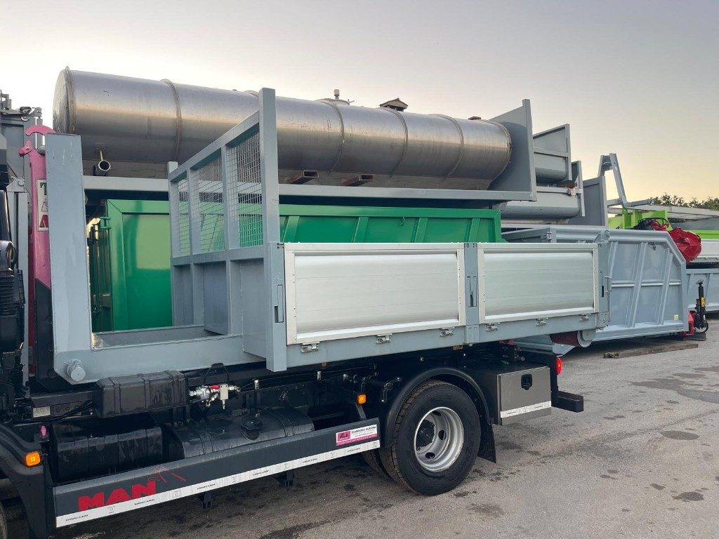 CONTAINER SCARRABILE NUOVO A PIANALE CON SPONDE - Hákový kontejner: obrázek 1 CONTAINER SCARRABILE NUOVO A PIANALE CON SPONDE - Hákový kontejner: obrázek 1