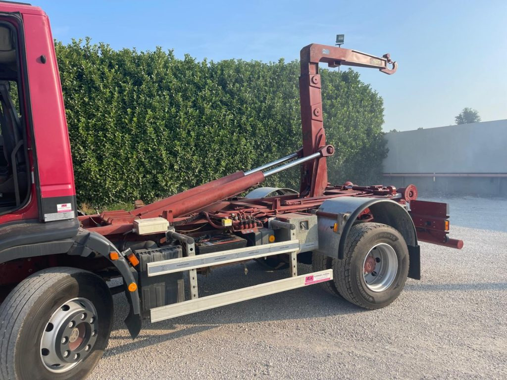 FIAT IVECO EUROCARGO 150E23 - Hákový nosič kontejnerů: obrázek 4 FIAT IVECO EUROCARGO 150E23 - Hákový nosič kontejnerů: obrázek 4