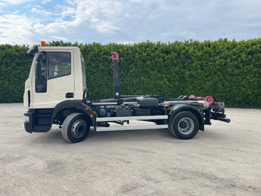 IVECO EUROCARGO 120E22 SCARRABILE - Hákový nosič kontejnerů: obrázek 2 IVECO EUROCARGO 120E22 SCARRABILE - Hákový nosič kontejnerů: obrázek 2