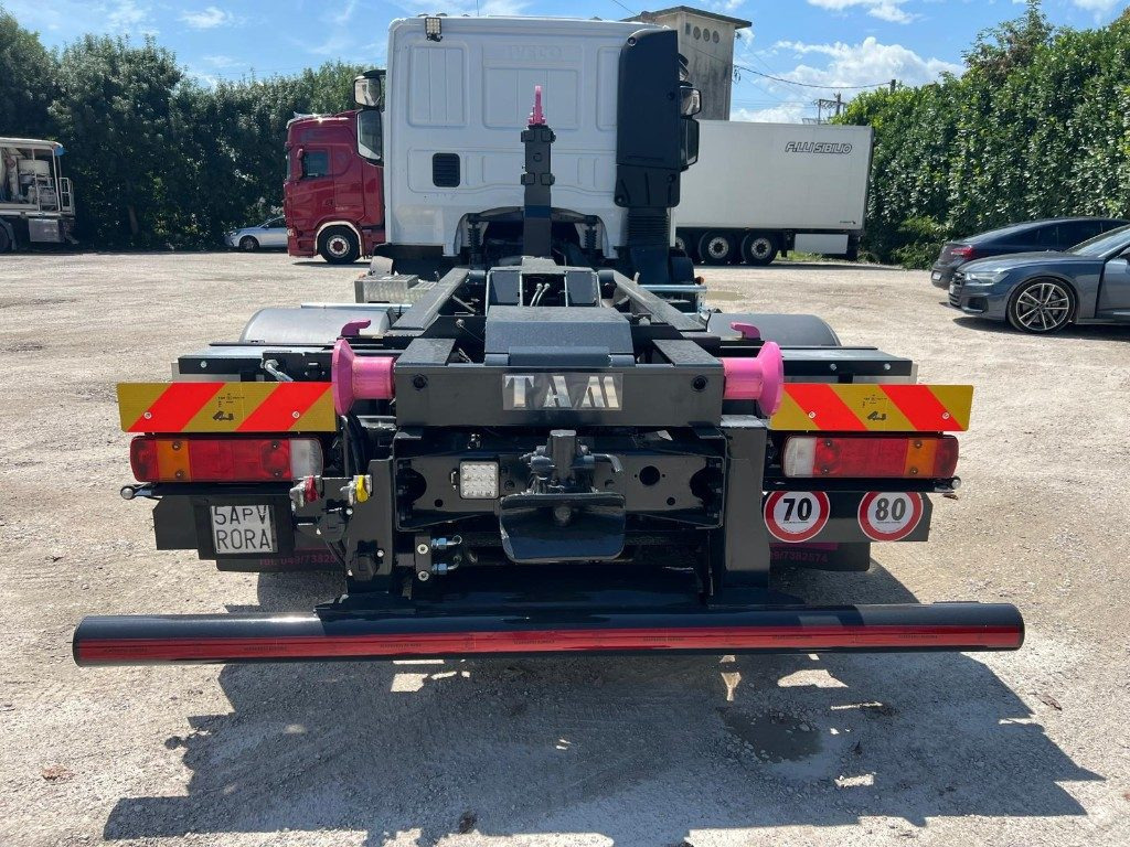 IVECO EUROCARGO 120E28 CON SCARRABILE NUOVO - Hákový nosič kontejnerů: obrázek 4 IVECO EUROCARGO 120E28 CON SCARRABILE NUOVO - Hákový nosič kontejnerů: obrázek 4