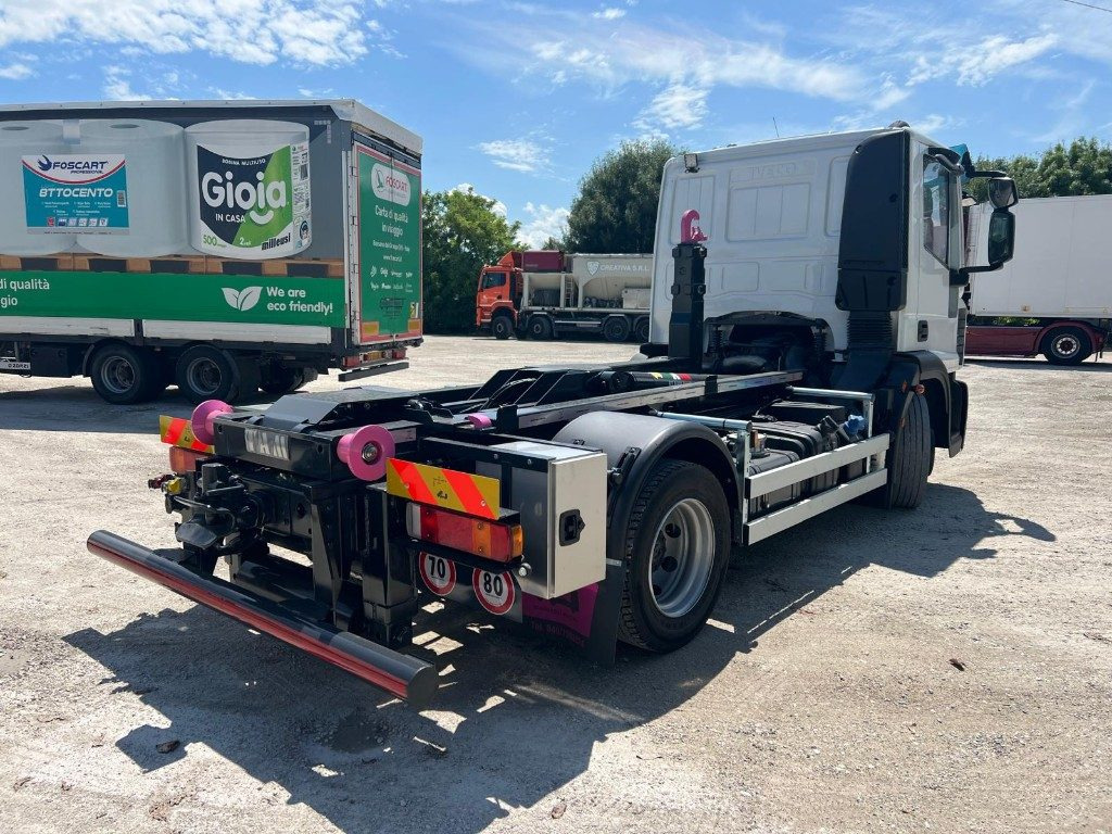 IVECO EUROCARGO 120E28 CON SCARRABILE NUOVO - Hákový nosič kontejnerů: obrázek 5 IVECO EUROCARGO 120E28 CON SCARRABILE NUOVO - Hákový nosič kontejnerů: obrázek 5