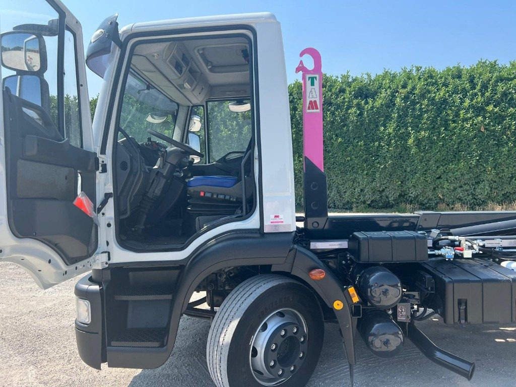 IVECO EUROCARGO 140E25 SCARRABILE - Hákový nosič kontejnerů: obrázek 4 IVECO EUROCARGO 140E25 SCARRABILE - Hákový nosič kontejnerů: obrázek 4