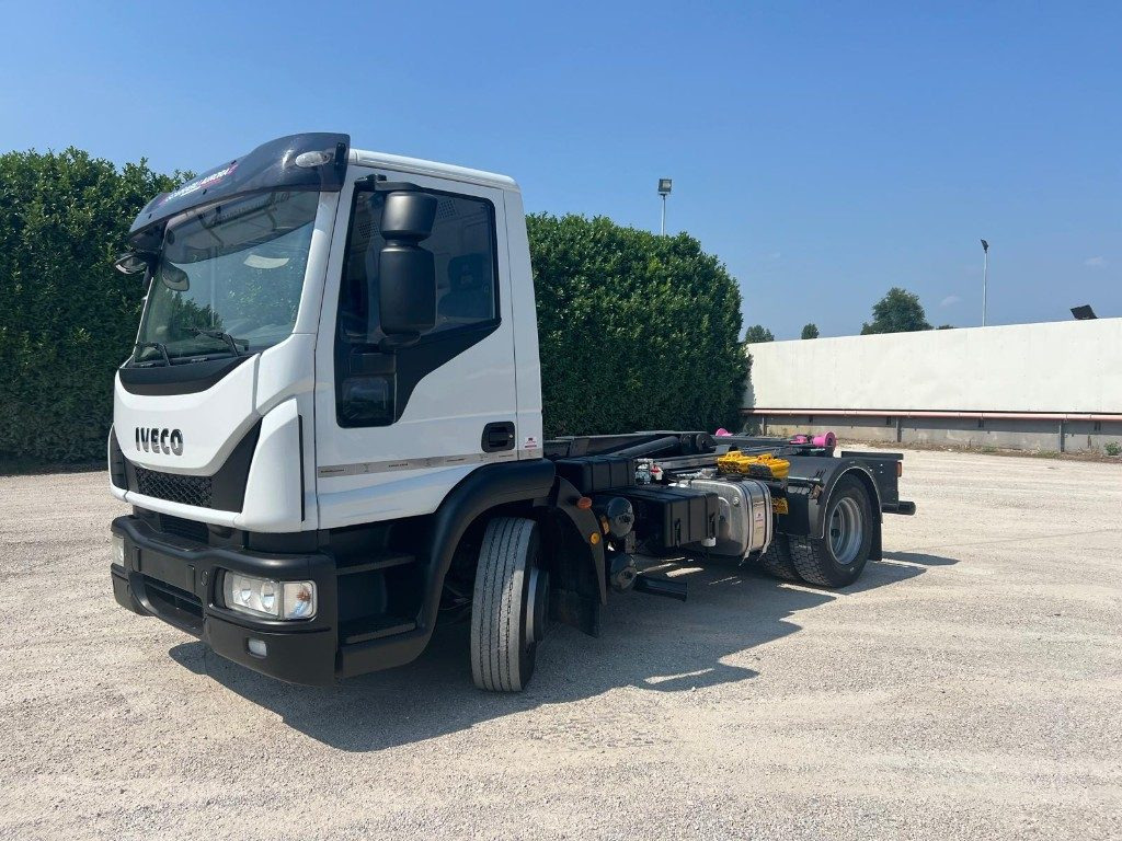 IVECO EUROCARGO 140E25 SCARRABILE - Hákový nosič kontejnerů: obrázek 1 IVECO EUROCARGO 140E25 SCARRABILE - Hákový nosič kontejnerů: obrázek 1