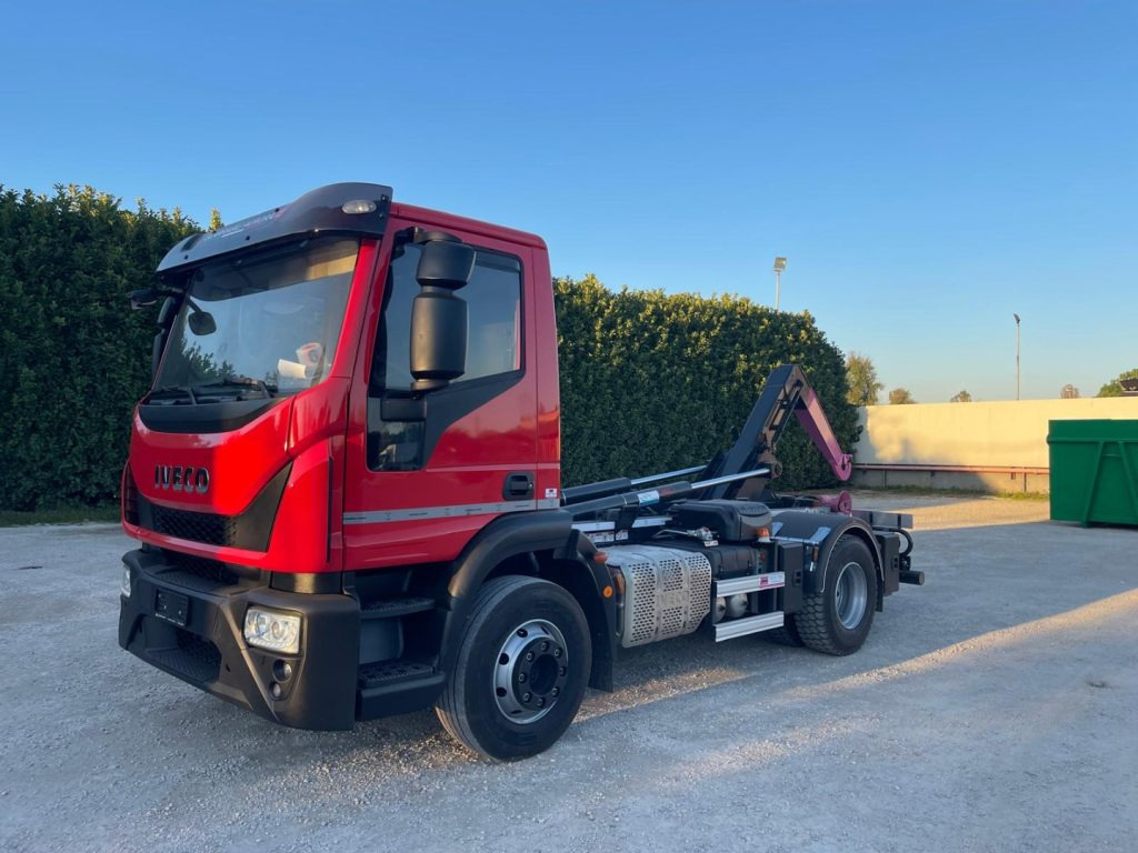 IVECO EUROCARGO 160E32 CON SCARRABILE NUOVO - Hákový nosič kontejnerů: obrázek 1 IVECO EUROCARGO 160E32 CON SCARRABILE NUOVO - Hákový nosič kontejnerů: obrázek 1