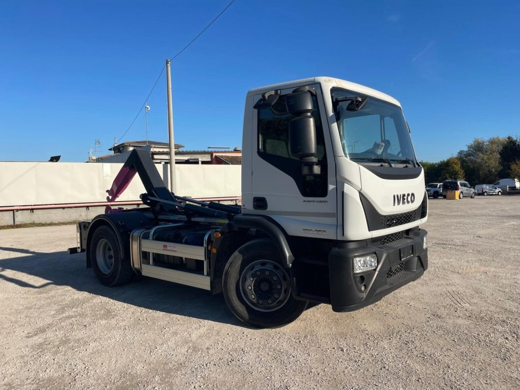 IVECO EUROCARGO 180E25 CON SCARRABILE NUOVO - Hákový nosič kontejnerů: obrázek 2 IVECO EUROCARGO 180E25 CON SCARRABILE NUOVO - Hákový nosič kontejnerů: obrázek 2