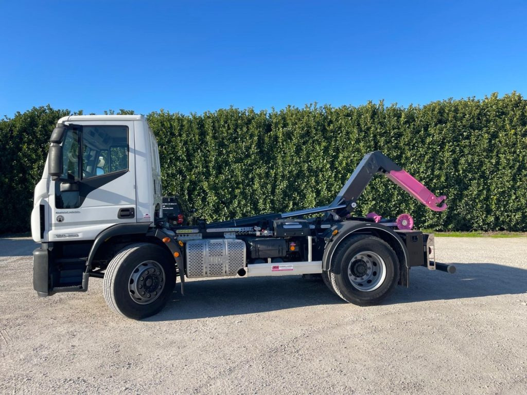 IVECO EUROCARGO 180E25 CON SCARRABILE NUOVO - Hákový nosič kontejnerů: obrázek 3 IVECO EUROCARGO 180E25 CON SCARRABILE NUOVO - Hákový nosič kontejnerů: obrázek 3